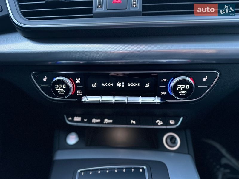 Внедорожник / Кроссовер Audi Q5 2017 в Нововолынске