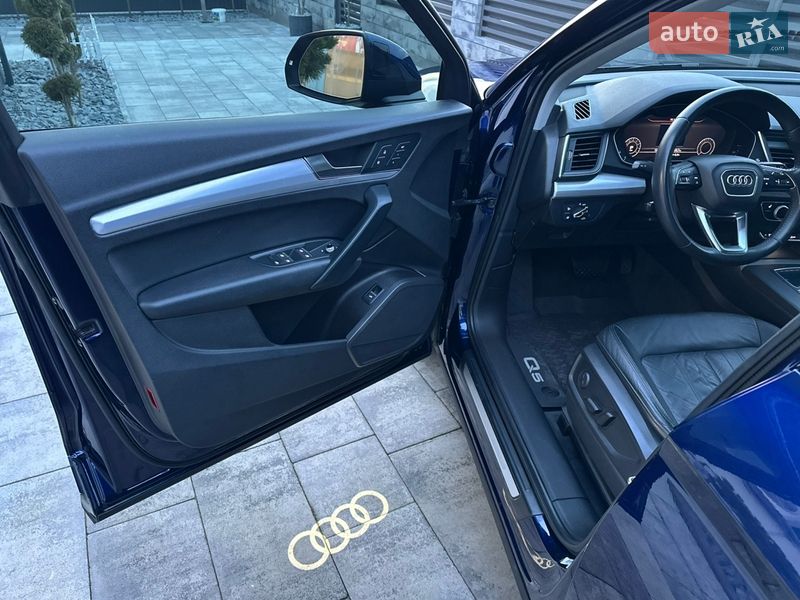 Внедорожник / Кроссовер Audi Q5 2017 в Нововолынске