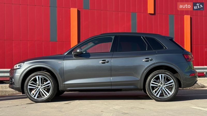 Внедорожник / Кроссовер Audi Q5 2019 в Киеве