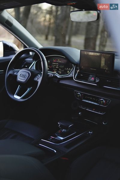Позашляховик / Кросовер Audi Q5 2022 в Дніпрі