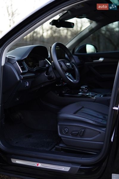 Позашляховик / Кросовер Audi Q5 2022 в Дніпрі