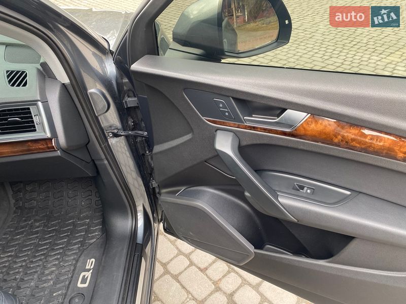 Внедорожник / Кроссовер Audi Q5 2017 в Пустомытах