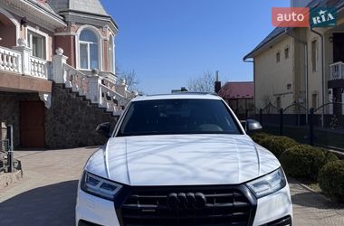 Внедорожник / Кроссовер Audi Q5 2017 в Городке