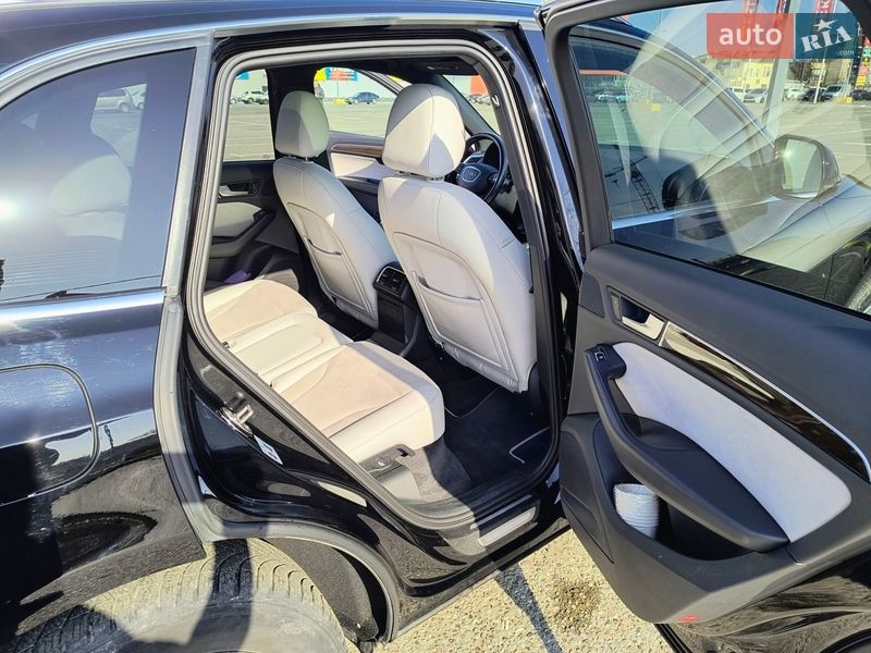 Позашляховик / Кросовер Audi Q5 2015 в Чернівцях