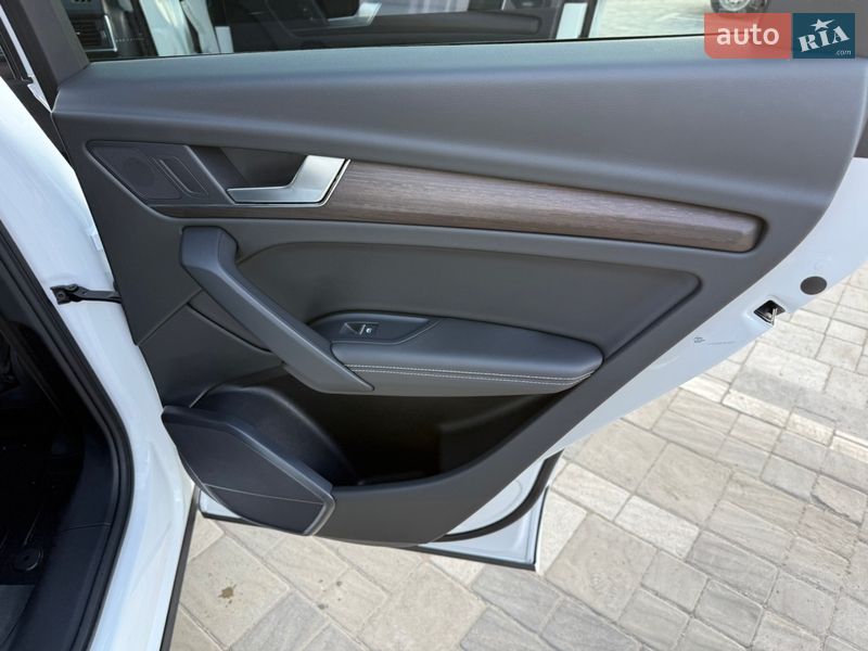 Внедорожник / Кроссовер Audi Q5 2021 в Киеве