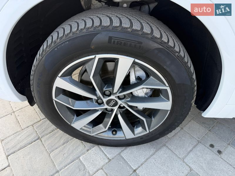 Внедорожник / Кроссовер Audi Q5 2021 в Киеве
