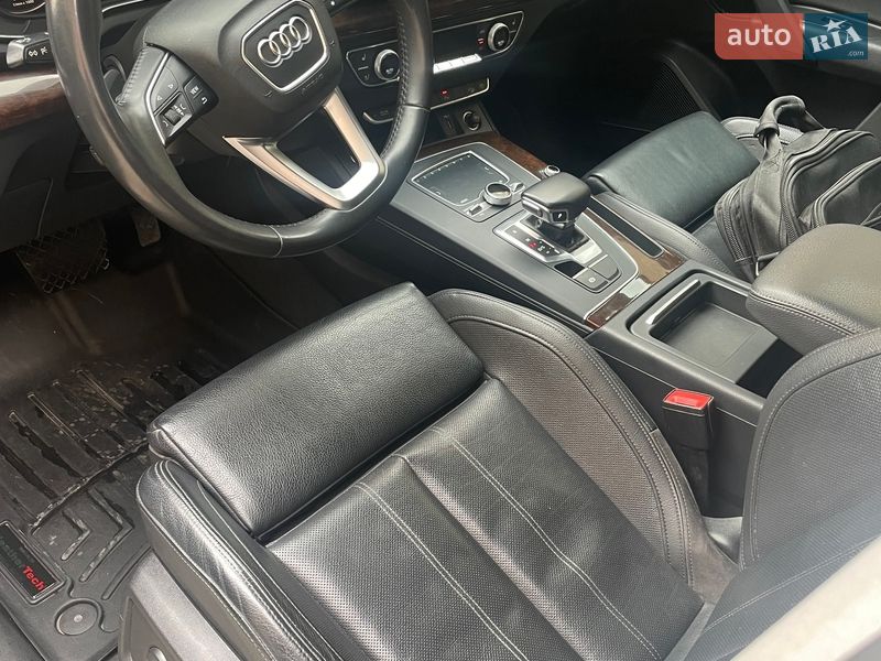 Внедорожник / Кроссовер Audi Q5 2018 в Черновцах