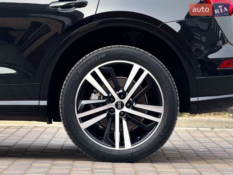 Внедорожник / Кроссовер Audi Q5 2018 в Ровно