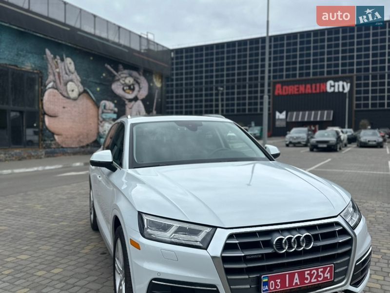 Позашляховик / Кросовер Audi Q5 2020 в Луцьку