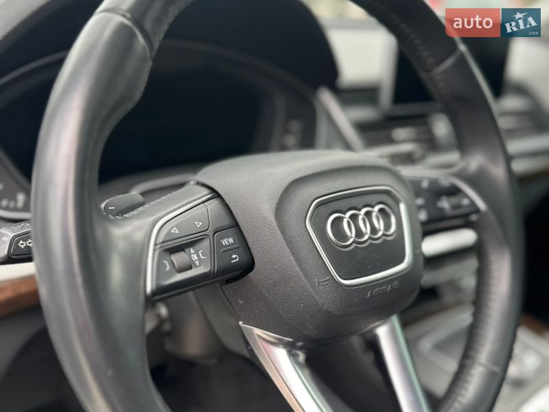 Позашляховик / Кросовер Audi Q5 2020 в Луцьку