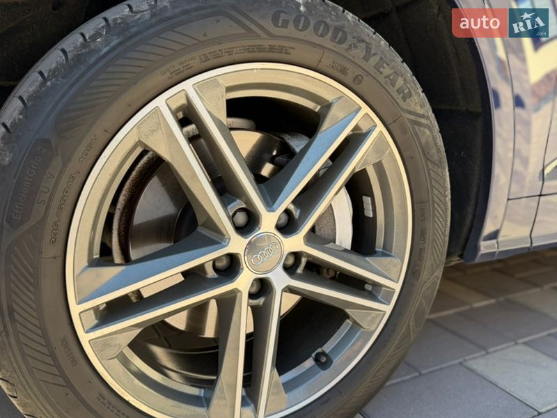 Позашляховик / Кросовер Audi Q5 2017 в Хусті