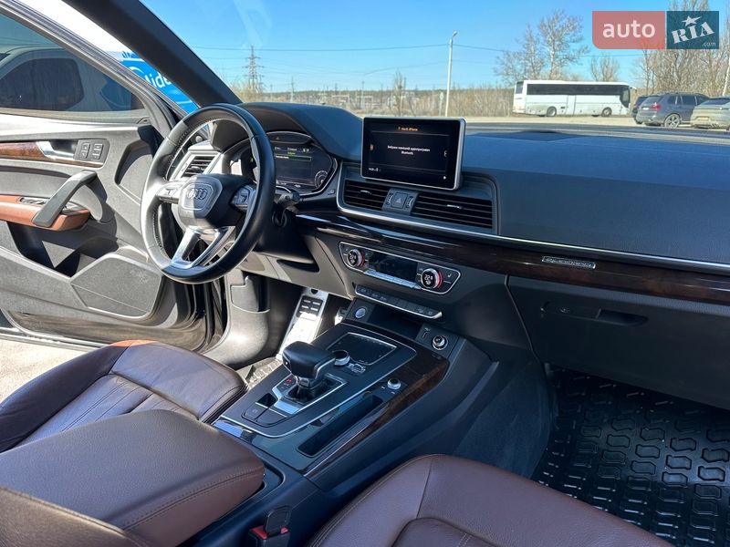 Позашляховик / Кросовер Audi Q5 2018 в Києві фото 10 Позашляховик / Кросовер Audi Q5 2018 в Києві