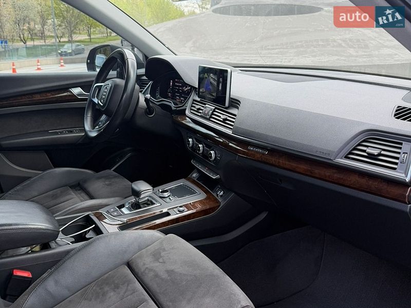 Внедорожник / Кроссовер Audi Q5 2020 в Киеве