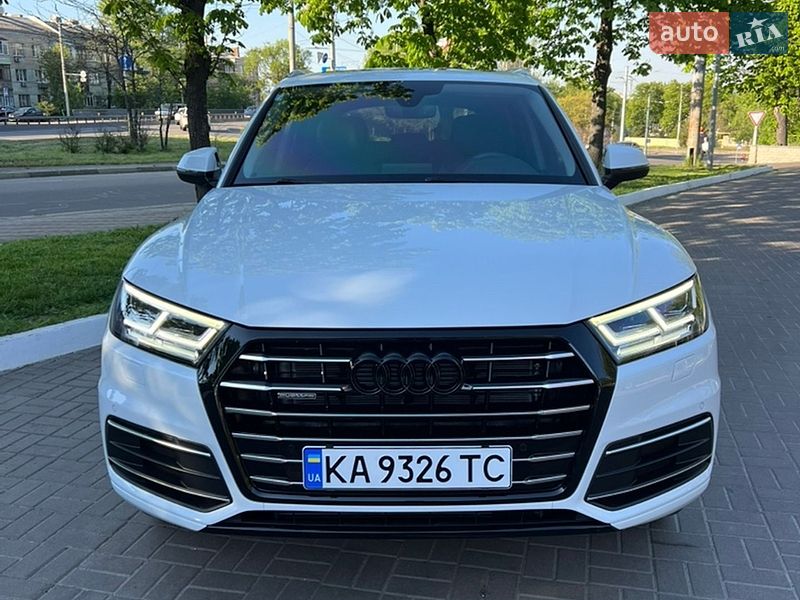 Позашляховик / Кросовер Audi Q5 2020 в Києві