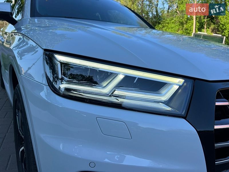 Позашляховик / Кросовер Audi Q5 2020 в Києві