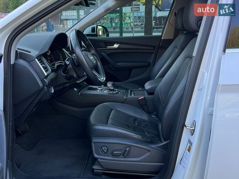 Позашляховик / Кросовер Audi Q5 2020 в Києві