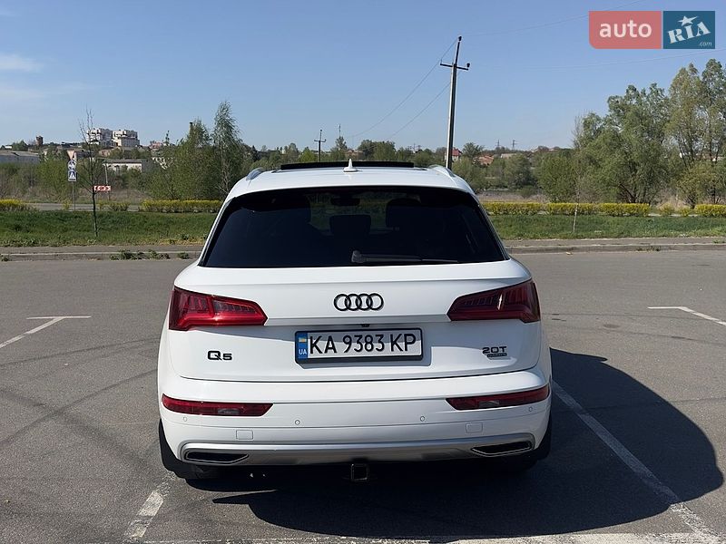 Внедорожник / Кроссовер Audi Q5 2017 в Буче
