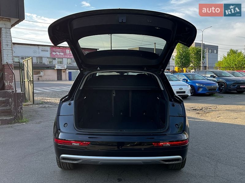 Внедорожник / Кроссовер Audi Q5 2018 в Луцке