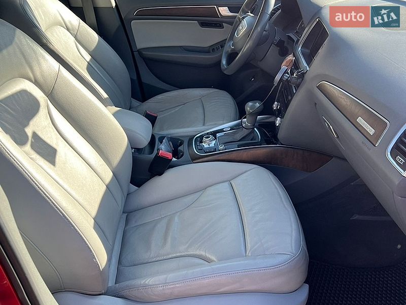 Внедорожник / Кроссовер Audi Q5 2014 в Новояворовске