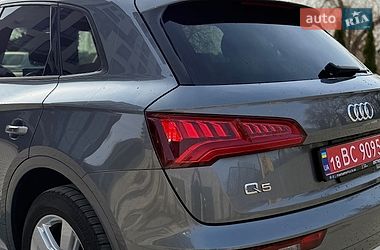 Позашляховик / Кросовер Audi Q5 2017 в Києві