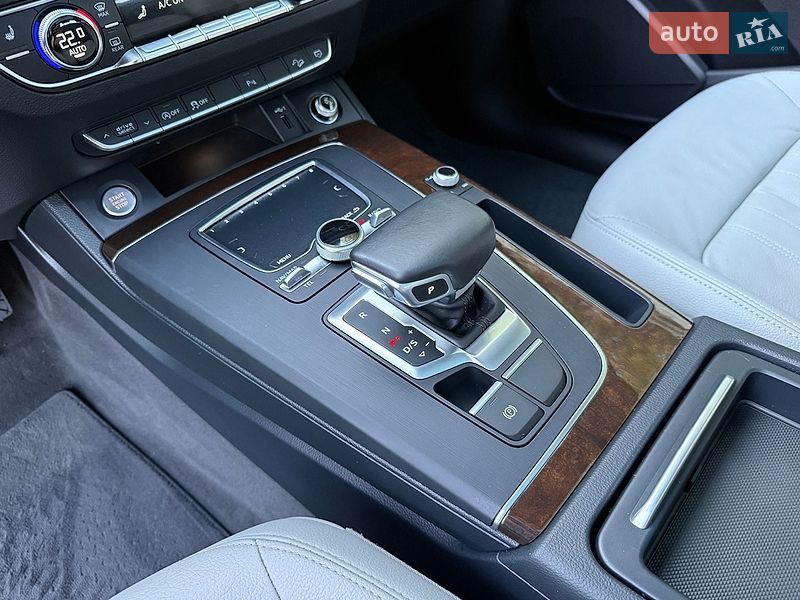 Внедорожник / Кроссовер Audi Q5 2018 в Ровно