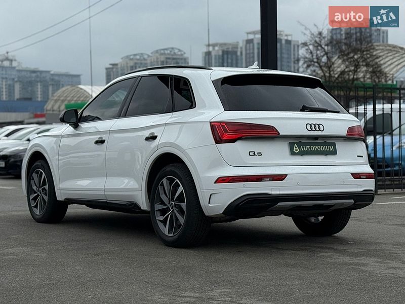 Внедорожник / Кроссовер Audi Q5 2021 в Киеве