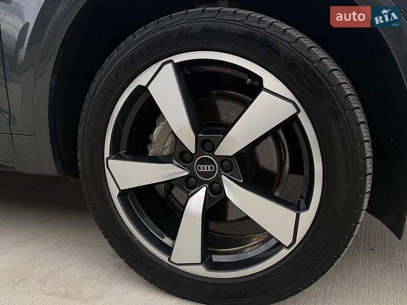 Внедорожник / Кроссовер Audi Q5 2022 в Киеве