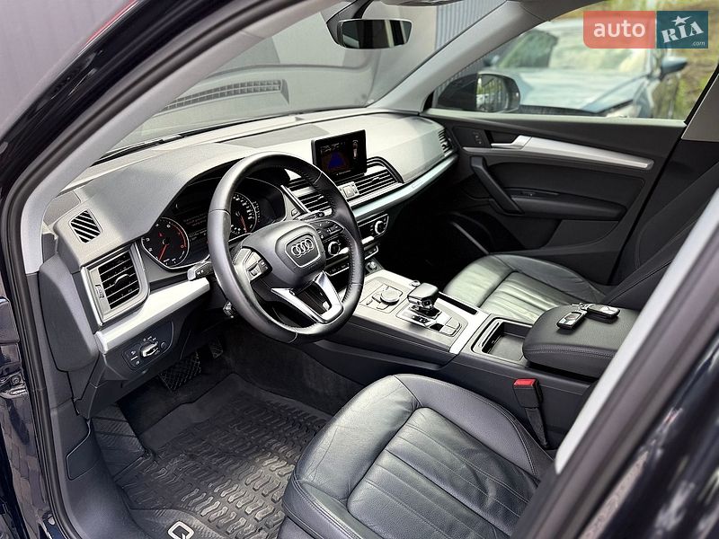 Позашляховик / Кросовер Audi Q5 2018 в Львові