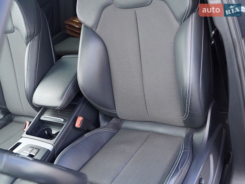 Позашляховик / Кросовер Audi Q5 2018 в Львові