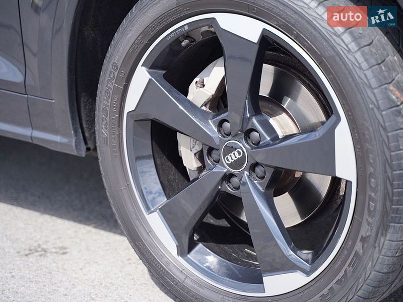 Позашляховик / Кросовер Audi Q5 2018 в Львові