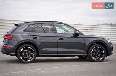 Позашляховик / Кросовер Audi Q5 2018 в Львові