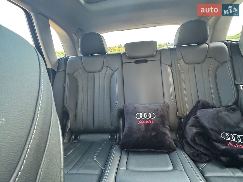 Внедорожник / Кроссовер Audi Q5 2023 в Киеве