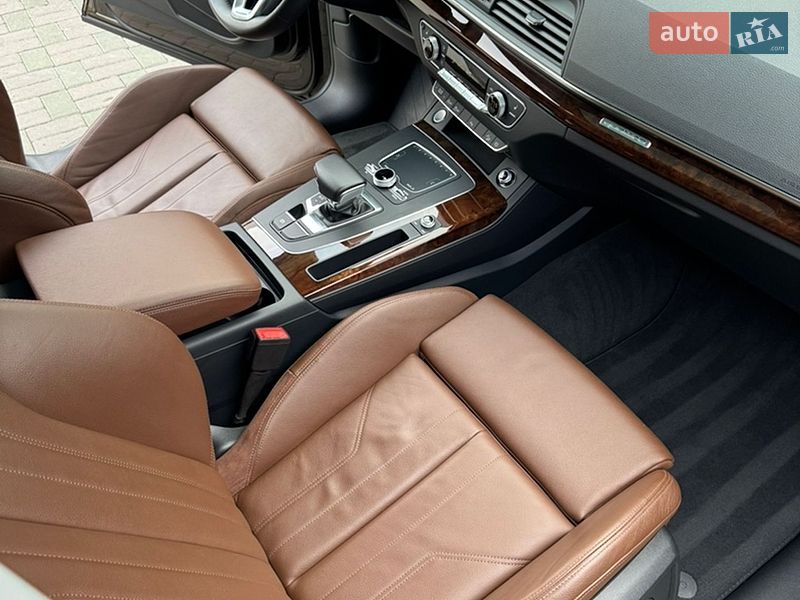 Внедорожник / Кроссовер Audi Q5 2017 в Хмельницком