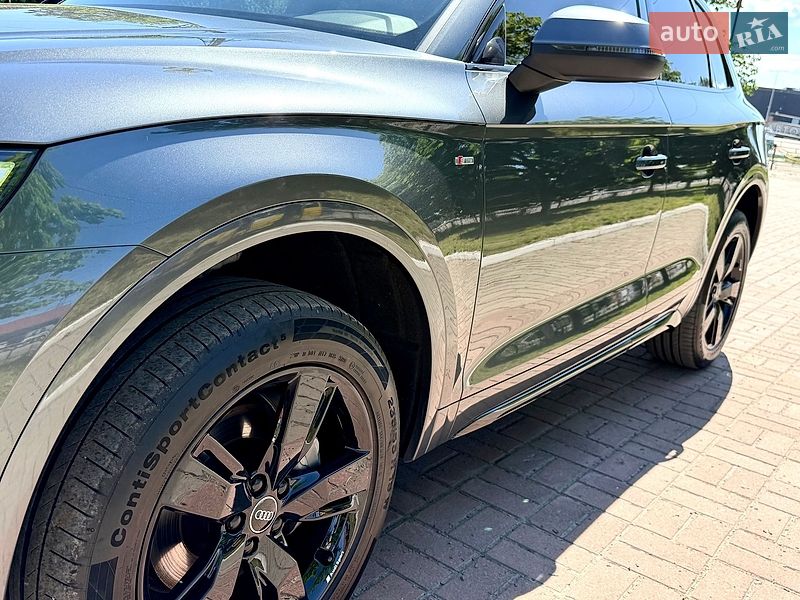 Внедорожник / Кроссовер Audi Q5 2020 в Киеве