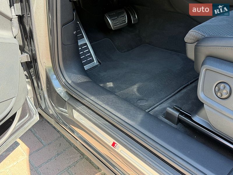 Внедорожник / Кроссовер Audi Q5 2020 в Киеве
