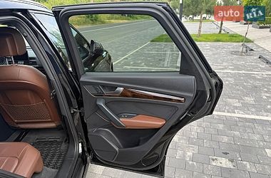 Позашляховик / Кросовер Audi Q5 2017 в Ужгороді