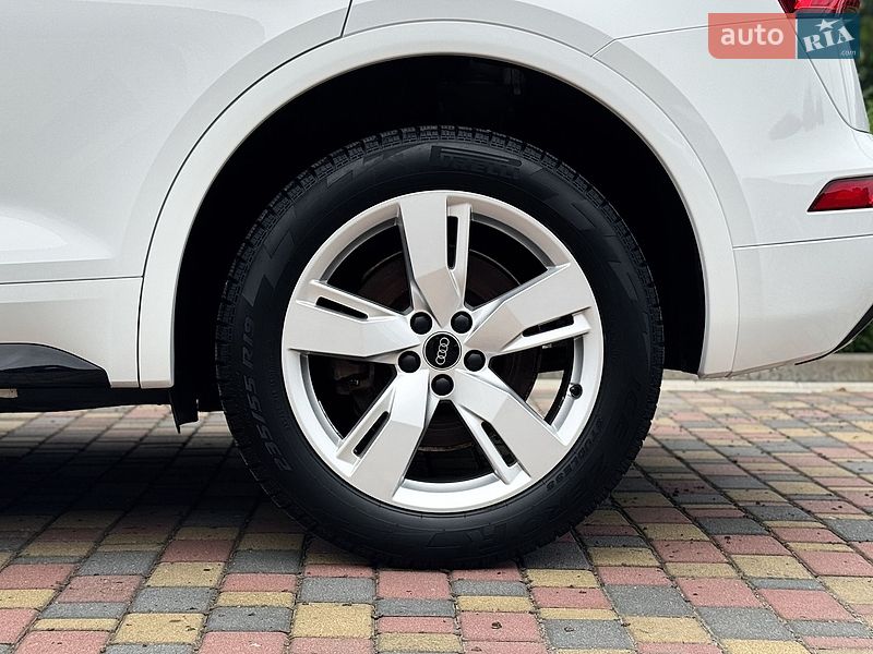 Позашляховик / Кросовер Audi Q5 2018 в Рівному