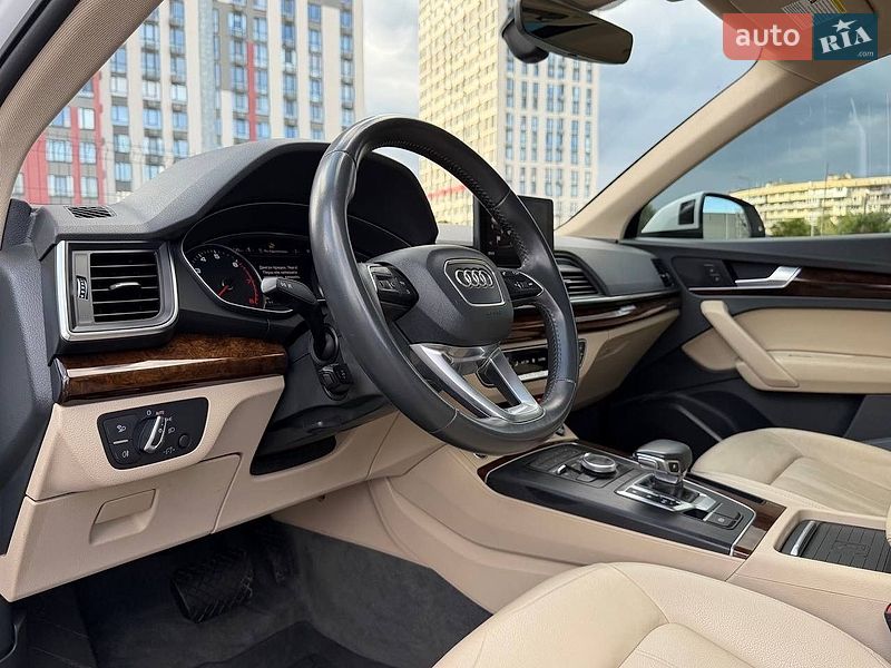 Внедорожник / Кроссовер Audi Q5 2020 в Киеве