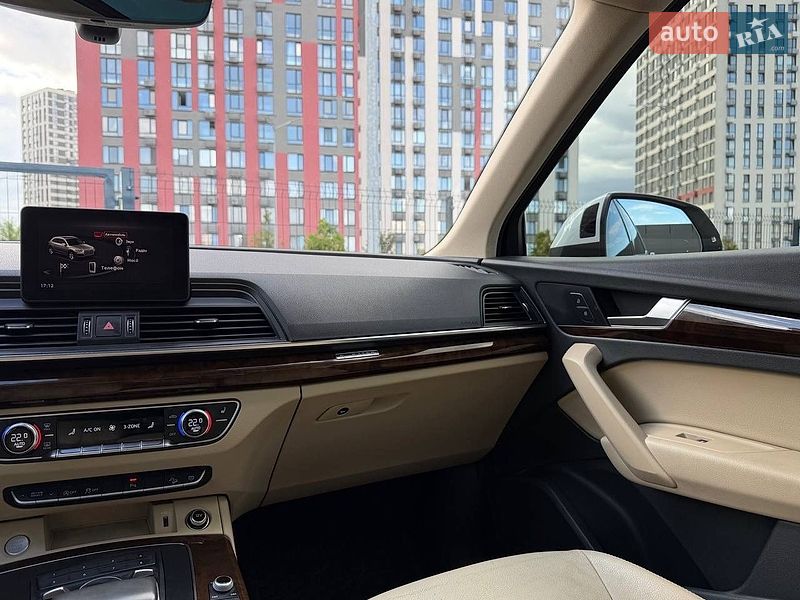 Позашляховик / Кросовер Audi Q5 2020 в Києві
