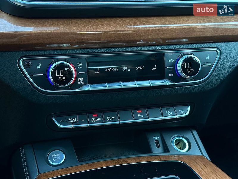 Позашляховик / Кросовер Audi Q5 2020 в Сарнах