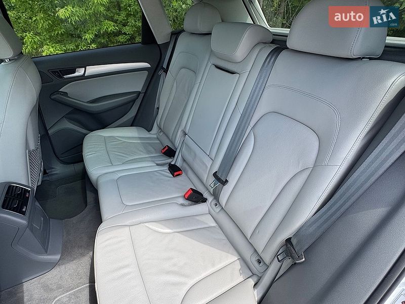 Позашляховик / Кросовер Audi Q5 2015 в Рівному