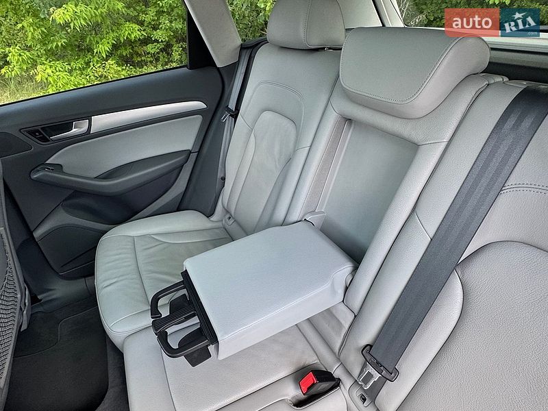 Позашляховик / Кросовер Audi Q5 2015 в Рівному