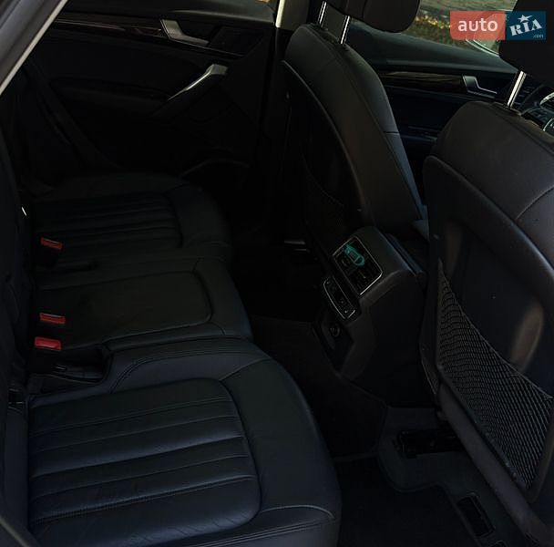 Внедорожник / Кроссовер Audi Q5 2017 в Ровно