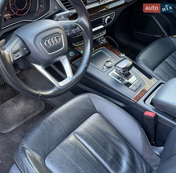 Внедорожник / Кроссовер Audi Q5 2017 в Ровно