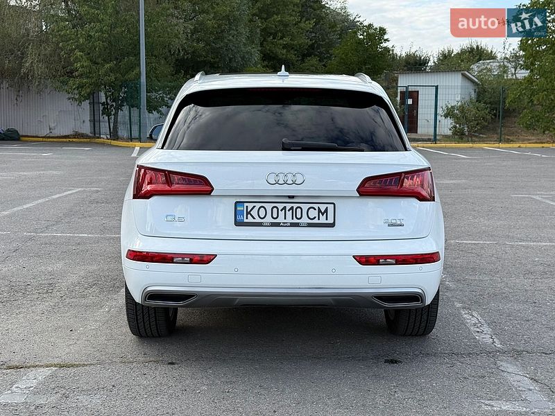 Внедорожник / Кроссовер Audi Q5 2018 в Ужгороде