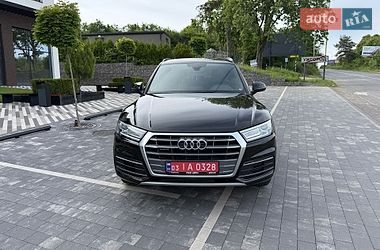 Позашляховик / Кросовер Audi Q5 2017 в Ужгороді