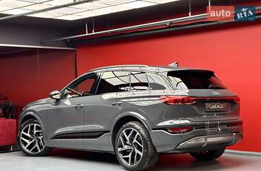 Внедорожник / Кроссовер Audi Q6 e-tron 2024 в 