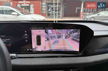 Позашляховик / Кросовер Audi Q6 e-tron 2024 в 