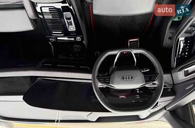 Позашляховик / Кросовер Audi Q6 e-tron 2024 в 
