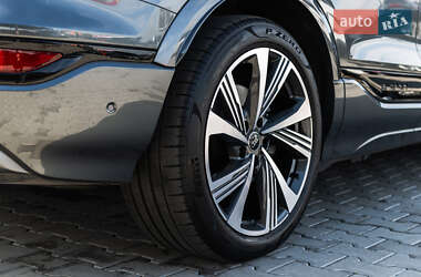 Позашляховик / Кросовер Audi Q6 e-tron 2024 в 